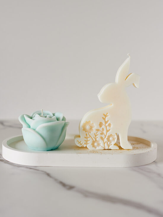 Velykinis žvakių rinkinys su padėkliuku – zuikis ir mėtinė rožė